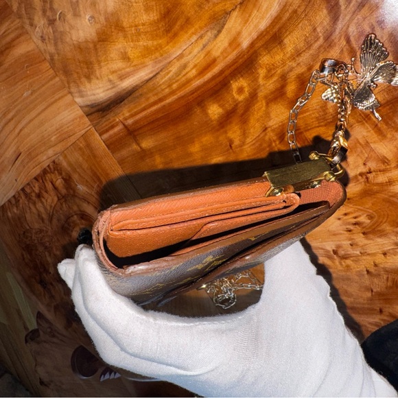 LOUIS VUITTON
Monogram Porte Tresor Etui Papiers
Wallet 1998 france converted - Picture 5 of 16